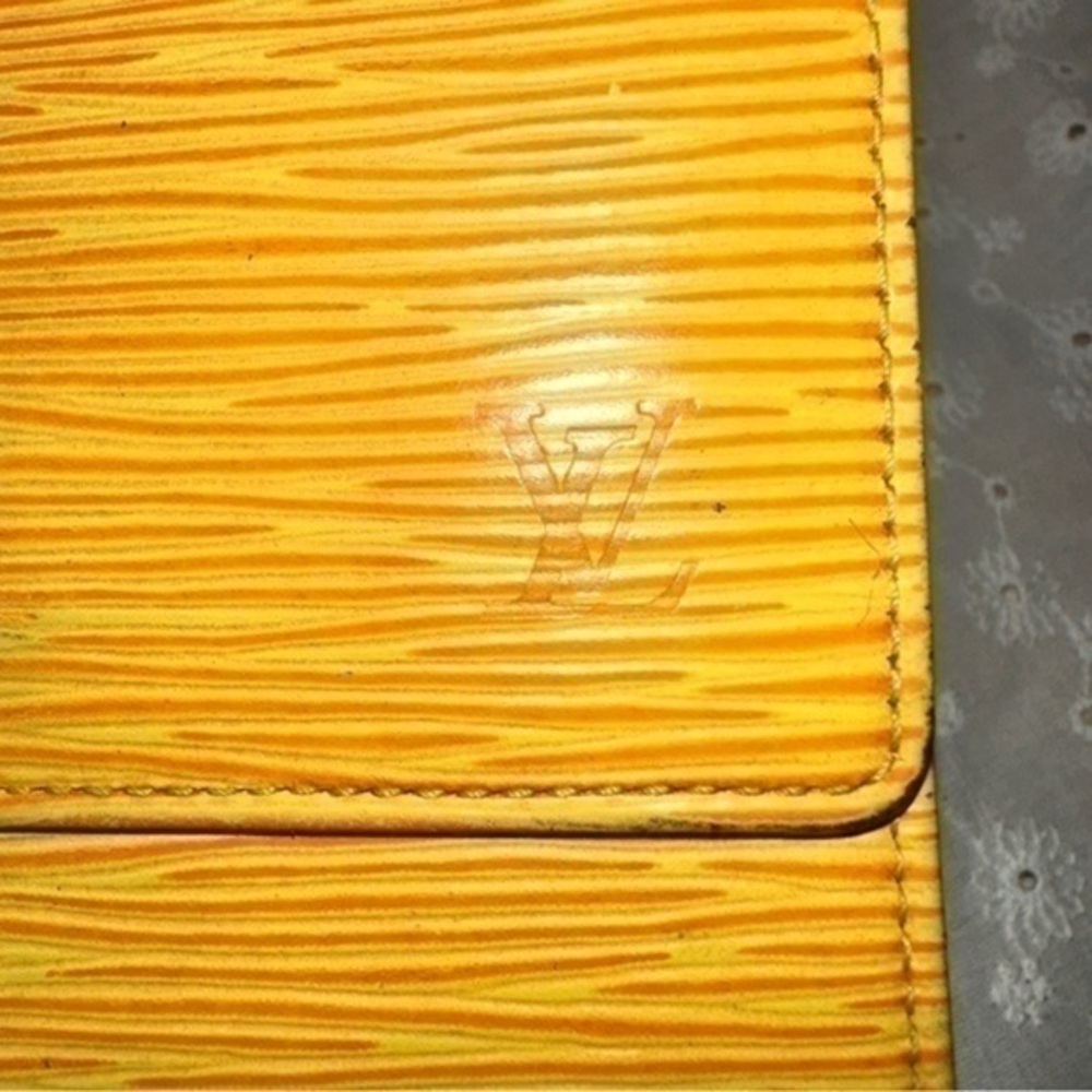 Louis Vuitton Malletier Epi Leather Elise Wallet. Yellow - Picture 3 of 14